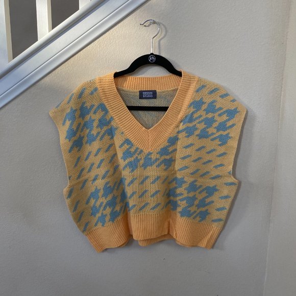 Oversized Hounds Sweater Vest - Picture 3 of 8